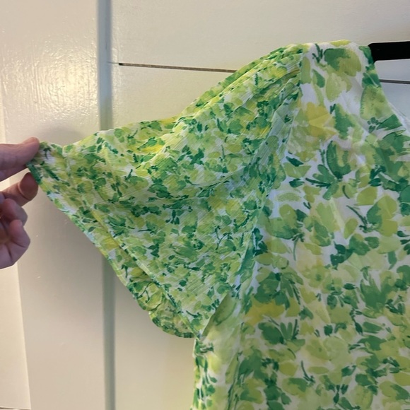 VINCE CAMUTO Woman Blooming Brights Emerald floral ruffle sleeve blouse NWT M - Picture 4 of 14